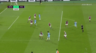 塔克突破妙传 孙铭徽压哨三分命中