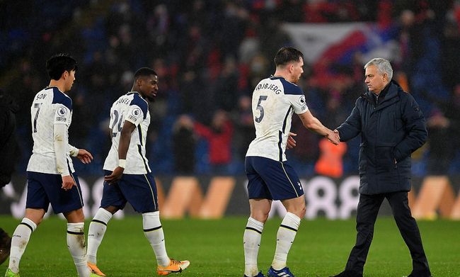 威少携手杜兰特拥抱重聚！火箭8换1大交易后陷入附加赛泥潭