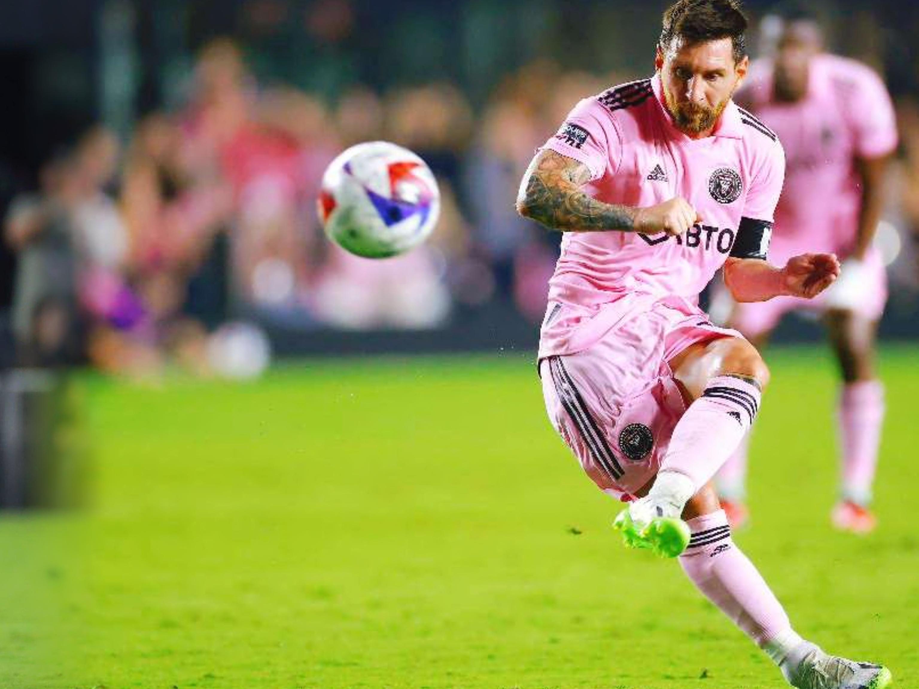 [中超]吴曦射门遭封堵 米内罗右侧补射建功